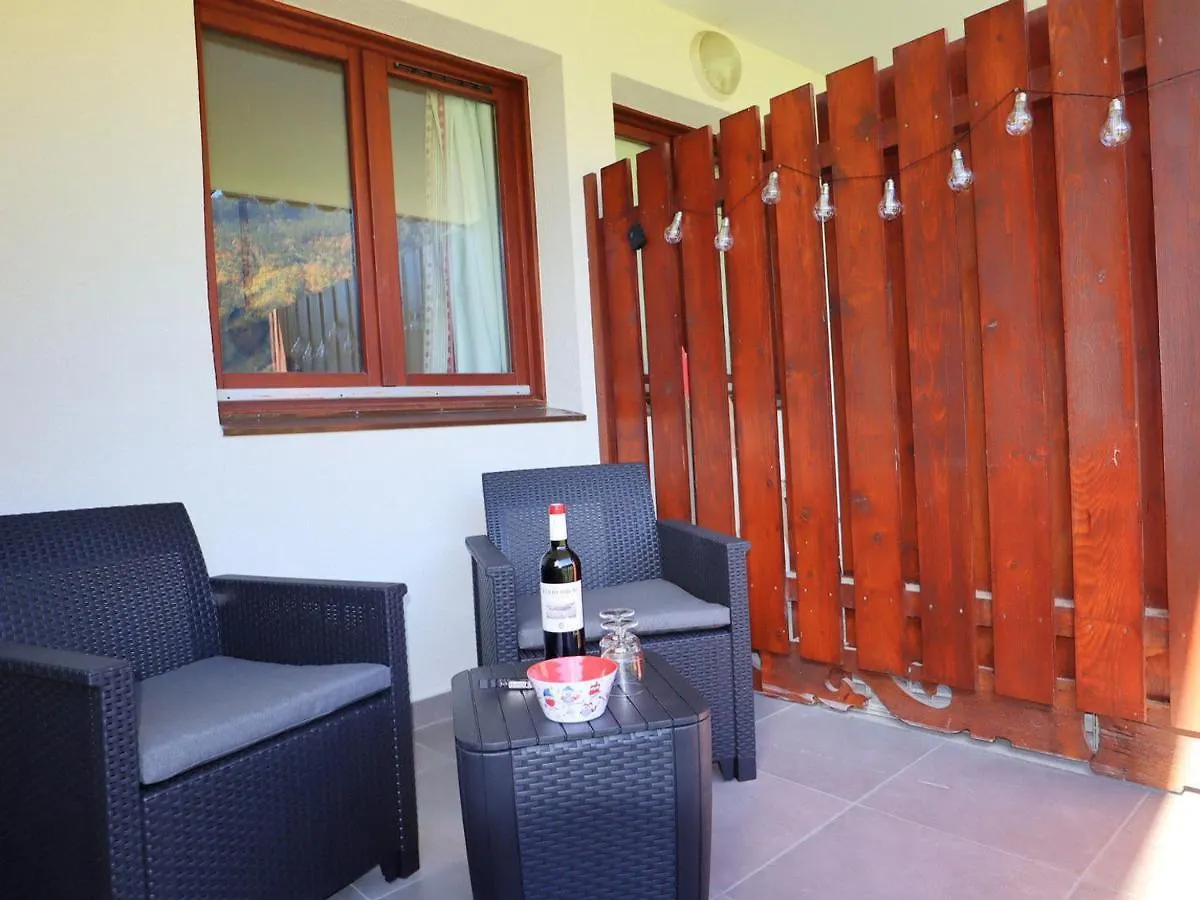 Appartement Lumineux Avec Piscines, Terrasse Et Parking A Samoens - Fr-1-624-125 0*,